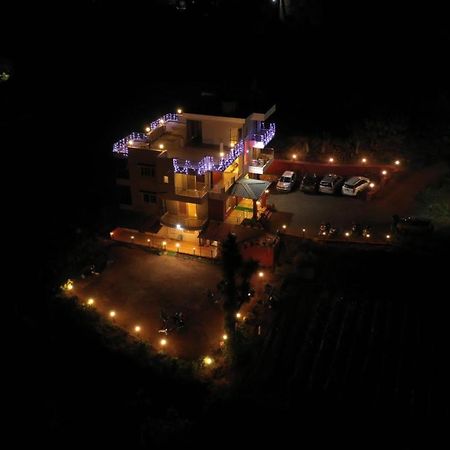 Hotel Magic Mountain,Mahābaleshwar Kültér fotó